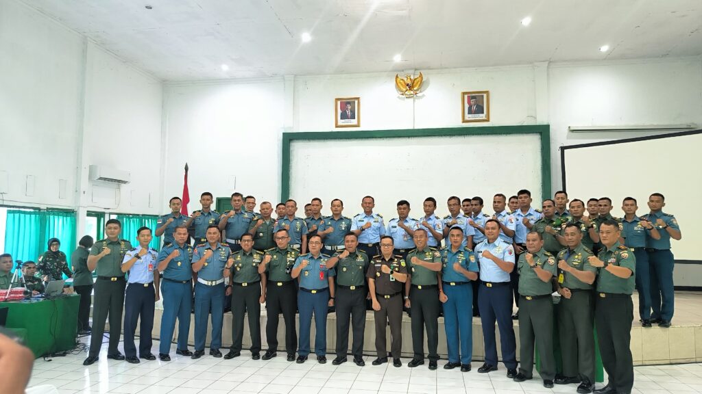 Kamis, 29 Februari 2024 Letkol Laut (H) Sutarto Wilson, S.H.,M.H (Asisten Pidana Militer) mengikuti Penyuluhan Hukum kepada Prajurit TNI bertempat di Aula Sudirman Makorem 161/Wira Sakti.