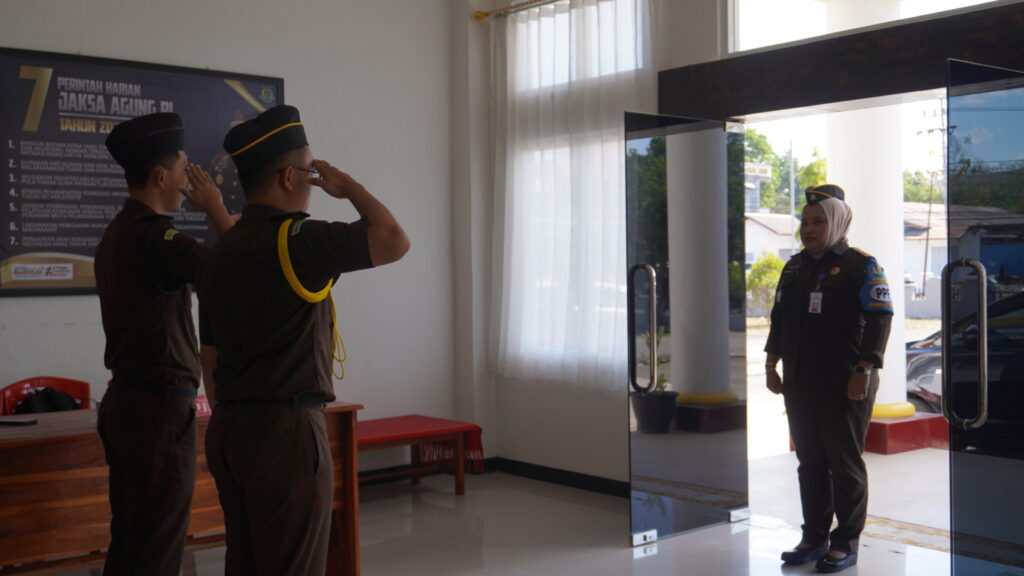 Plh Asisten Pengawasan Kejaksaan Tinggi NTT, Ririn Handayani, S.H., M.H, beserta tim pemeriksa dan auditor yang berkompeten melaksanakan pemantauan di beberapa Kejaksaan Negeri di daratan Timor.