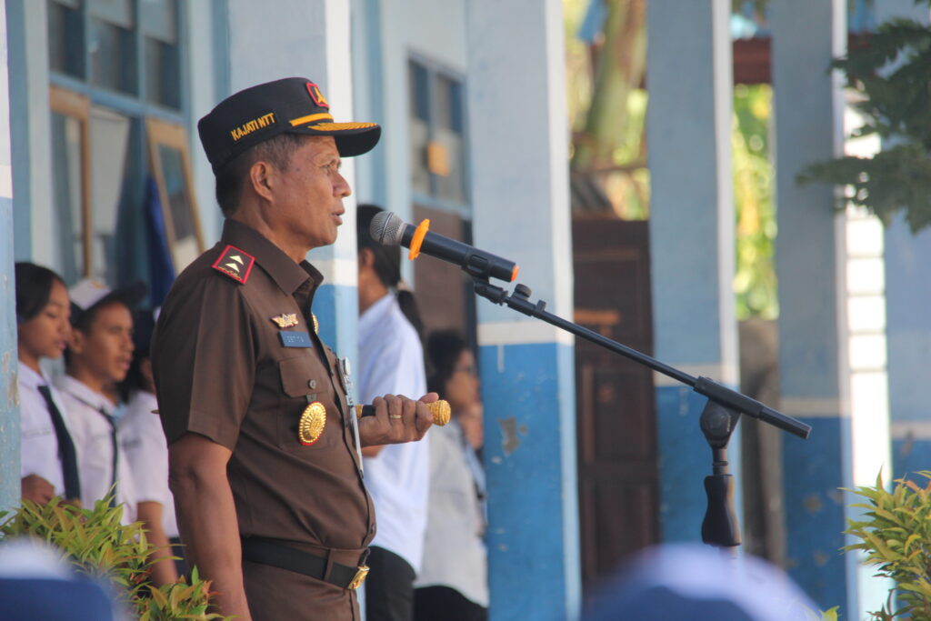 Program Jaksa Masuk Sekolah di Kupang: Kajati NTT Dorong Generasi Berprestasi dan Berintegritas