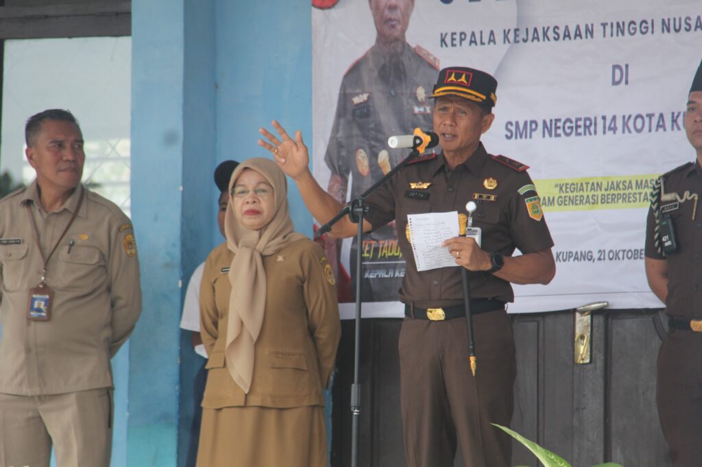 Kepala Kejaksaan Tinggi Nusa Tenggara Timur (Kajati NTT), Zet Tadung Allo, S.H., M.H., terus memperluas cakupan program unggulannya, Generasi Berprestasi dan Berintegritas, melalui kegiatan Jaksa Masuk Sekolah (JMS).