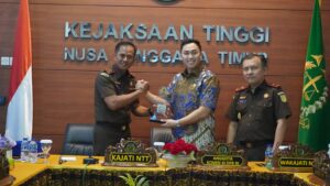 Kajati NTT Zet Tadung Allo bersama Komisi III DPR RI sepakat memperkuat kolaborasi untuk penegakan hukum yang adil dan pembangunan di NTT.