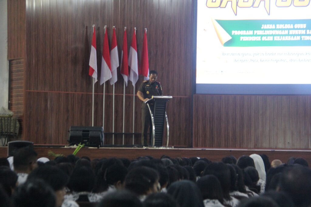 Suasana meriah di Auditorium Universitas Nusa Cendana, Kupang, saat lebih dari 3.000 guru menghadiri peluncuran program JAGA GURU oleh Kejati NTT.

