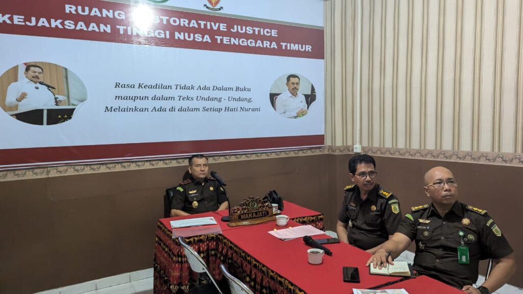 "Wakil Kepala Kejati NTT, Ikhwan Nul Hakim, menjelaskan pentingnya keadilan restoratif dalam penyelesaian konflik hukum."