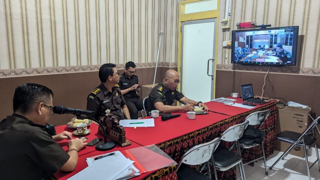 "Kejati NTT menerapkan keadilan restoratif untuk menyelesaikan dua perkara pidana di Nusa Tenggara Timur."
