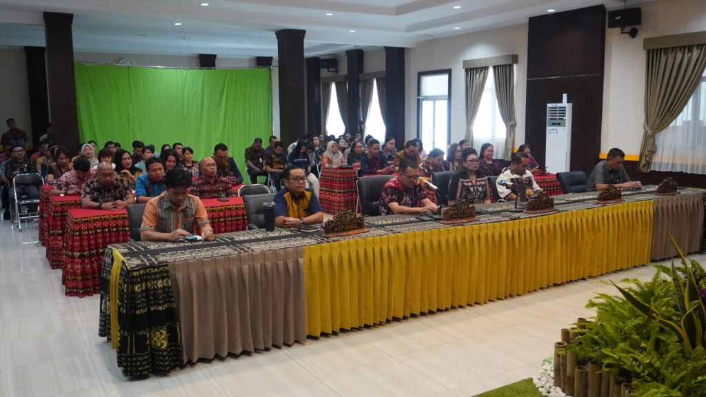 "Jaksa Agung RI Burhanuddin memimpin kunjungan kerja virtual bersama jajaran Kejaksaan Tinggi NTT di Aula Lopo Sasando, Kupang, untuk membahas konsolidasi dan peningkatan kinerja penegakan hukum."